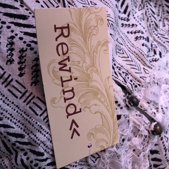 Black and white Off-the-shoulder Floral top S XL - Picture 4 of 7